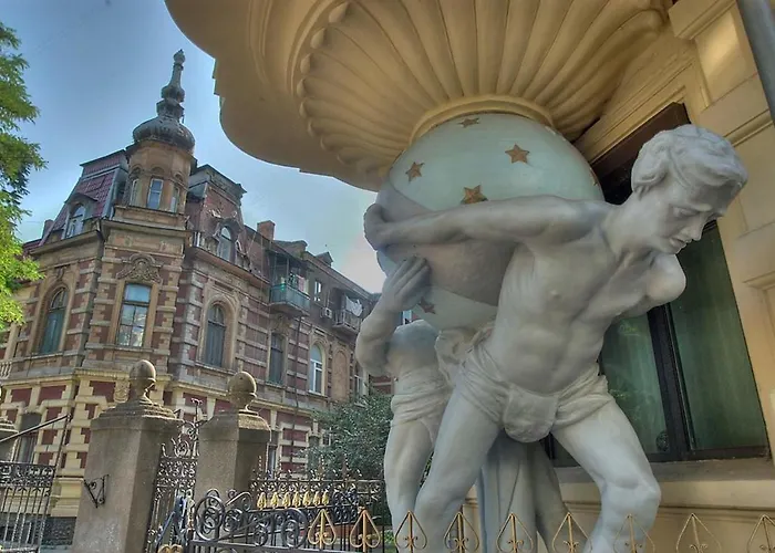 Center Of Odessa. Comfortable 2