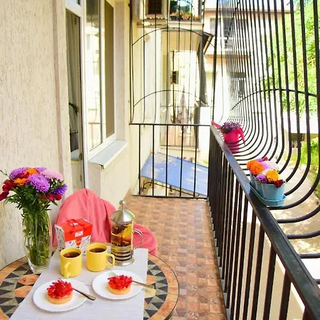 아파트 Center Of Odessa. Comfortable 2 *