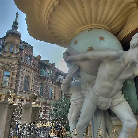 Center Of Odessa. Comfortable 2