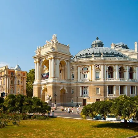 Center Of Odessa. Comfortable 2 Apartment
