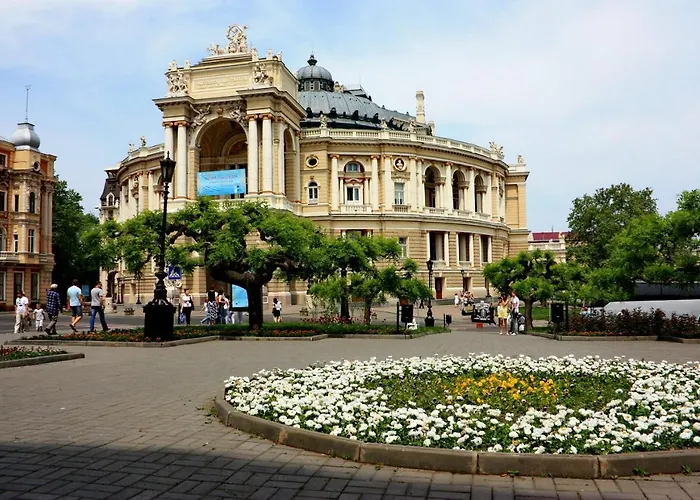 Center Of Odessa. Comfortable 2 Apartment *
